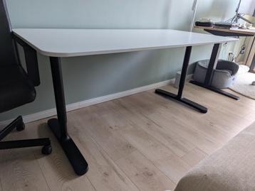 BEKANT Bureau wit / zwart 160 cm x 80 cm - afbeelding 2 BEKANT Bureau wit / zwart 160 cm x 80 cm - afbeelding 2