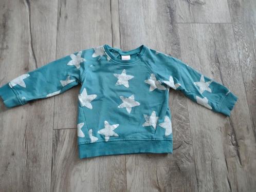 Mooie blauwe trui met witte sterren van Hema, 86. Sweater., Kinderen en Baby's, Babykleding | Maat 86, Zo goed als nieuw, Jongetje