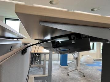 SET - 3 x Kinnarps Zit-sta Duo bureau, 1500 euro/set,32 sets - afbeelding 9 SET - 3 x Kinnarps Zit-sta Duo bureau, 1500 euro/set,32 sets - afbeelding 9