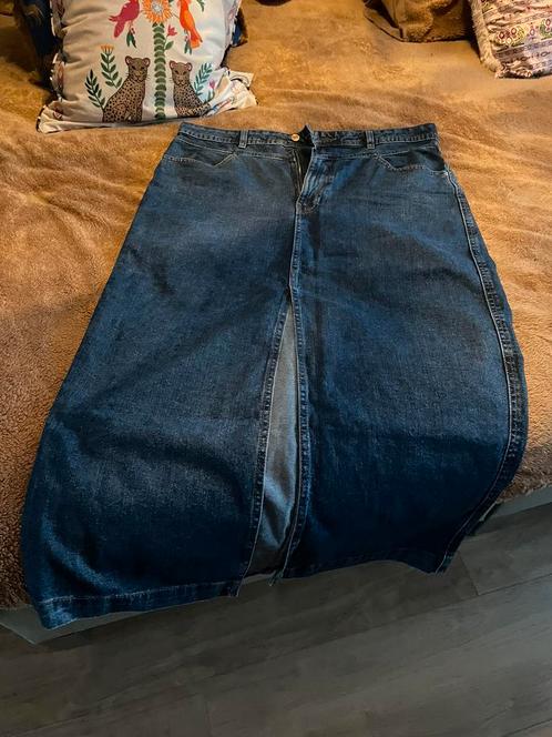 Spijker rok met een bloesje, Kleding | Dames, Rokken, Nieuw, Maat 46/48 (XL) of groter, Blauw, Knielengte, Ophalen of Verzenden