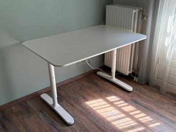 IKEA Bekant bureau 120x80 in hoogte verstelbaar - afbeelding 1 IKEA Bekant bureau 120x80 in hoogte verstelbaar - afbeelding 1