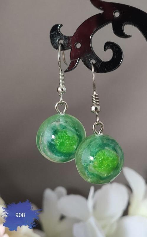 908. Leuke groene resin hangertjes, Sieraden, Tassen en Uiterlijk, Oorbellen, Nieuw, Hangers, Overige materialen, Groen, Ophalen of Verzenden