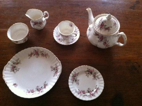 Royal Albert thee- en of gebak servies Lavender Rose, Huis en Inrichting, Keuken | Servies, Zo goed als nieuw, Compleet servies