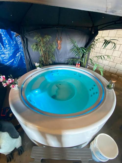 🥂NIEUWSTE MODEL jacuzzi MET TELEFOON TE  BEDIENEN 🥂, Tuin en Terras, Zwembaden, Ophalen