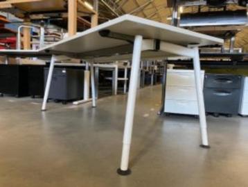 Bureau met knop 180x80xH68-88 cm, 39 stuks - afbeelding 4 Bureau met knop 180x80xH68-88 cm, 39 stuks - afbeelding 4