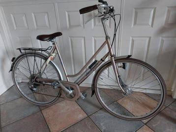 Volledig vernieuwde peugeot damesfiets