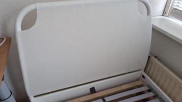 Bedframe Ikea 200cmx90cm - afbeelding 4 Bedframe Ikea 200cmx90cm - afbeelding 4
