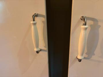 2 IKEA PAX kastdeuren mat wit met handgreep - afbeelding 1 2 IKEA PAX kastdeuren mat wit met handgreep - afbeelding 1