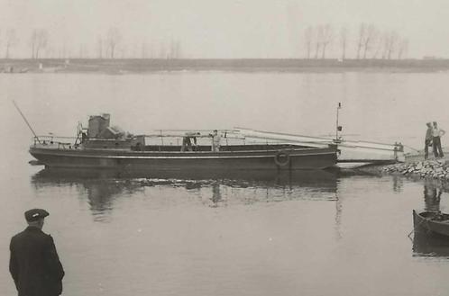 JV285B Brakel Veer naar Vuren met voor de wal een zalmschouw, Verzamelen, Ansichtkaarten | Nederland, Ongelopen, Gelderland, 1940 tot 1960