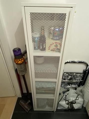 Ikea Ivar kast in metaal met gaas (metal cabinet with mesh) - afbeelding 2 Ikea Ivar kast in metaal met gaas (metal cabinet with mesh) - afbeelding 2