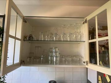 2 bovenkasten met vitrinedeuren Ikea - afbeelding 2 2 bovenkasten met vitrinedeuren Ikea - afbeelding 2