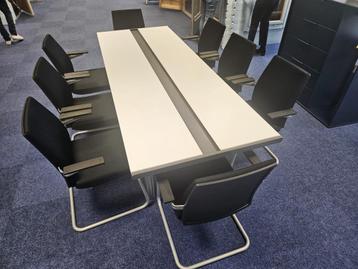 vergadertafel met 8 stoelen
