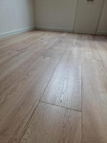 Laminaat Eiken Naturel brede plank 70 m2 GEDEMONTEERD! 