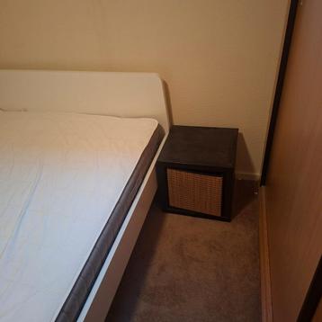 Bedframe 140x200 met nachtkastjes - afbeelding 3 Bedframe 140x200 met nachtkastjes - afbeelding 3