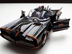 Batmobile “Batman Classic” + Batman and Robin figuur 1:24
