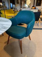 Stoelen, lounge chairs, tafels, banken, Eero Saarinen.