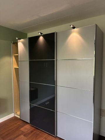 Ikea Pax kast met Verlichting - afbeelding 1 Ikea Pax kast met Verlichting - afbeelding 1