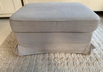 Grijze Ikea Ektorp Hocker afneembare hoes veel opbergruimte - afbeelding 1 Grijze Ikea Ektorp Hocker afneembare hoes veel opbergruimte - afbeelding 1