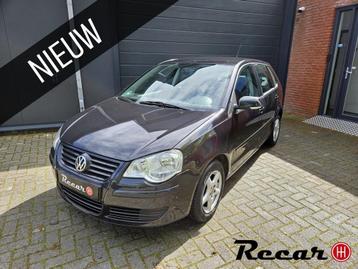 Volkswagen Polo - Zwart/Zuinig/5deurs/airco/LM velgen