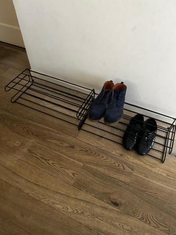 Twee zwarte schoenenrekken, vintage Ikea, als nieuw