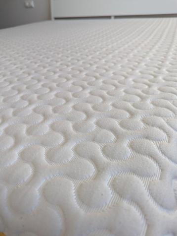 160 x 200 bedframe & mattress // bedframe en matras - afbeelding 4 160 x 200 bedframe & mattress // bedframe en matras - afbeelding 4