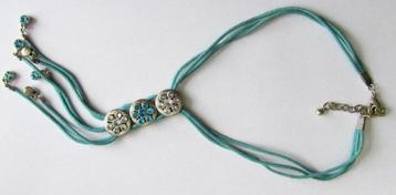 Mooie vintage ketting met blauwe en witte kristallen