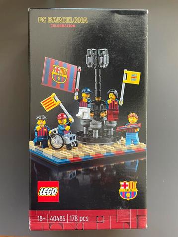 Lego 40485 FC Barcelona fans celebrating 