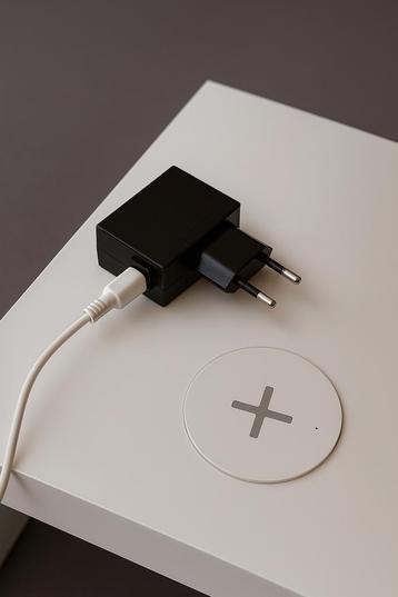 IKEA MALM nachtkastjes met ingebouwde oplader - afbeelding 5 IKEA MALM nachtkastjes met ingebouwde oplader - afbeelding 5