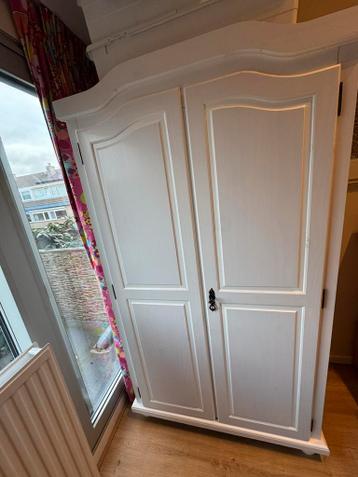 Mooie meidenkast / garderobekast in goede staat - afbeelding 1 Mooie meidenkast / garderobekast in goede staat - afbeelding 1