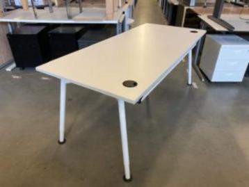 Bureau met knop 180x80xH68-88 cm, 39 stuks - afbeelding 8 Bureau met knop 180x80xH68-88 cm, 39 stuks - afbeelding 8