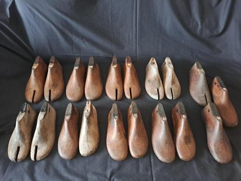 Antique Hardwood shoe lasts 8 Pairs, 19 items in Total., Antiek en Kunst, Curiosa en Brocante, Ophalen of Verzenden