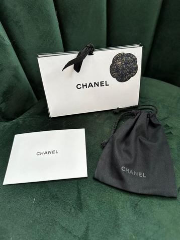 Chanel cadeauverpakking met pouch en kaartje