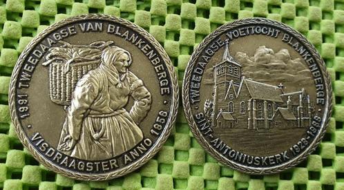 2 x Penningen: tweedaagse voettocht Blankenberge 1988 / 1991, Postzegels en Munten, Penningen en Medailles, Overige materialen