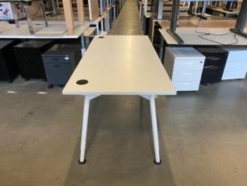 Bureau met knop 180x80xH68-88 cm, 39 stuks - afbeelding 15 Bureau met knop 180x80xH68-88 cm, 39 stuks - afbeelding 15