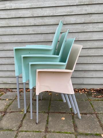 Zeven stapelstoelen