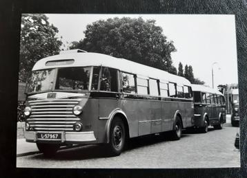 Foto Crossley bus met  Ford aanhanger 
