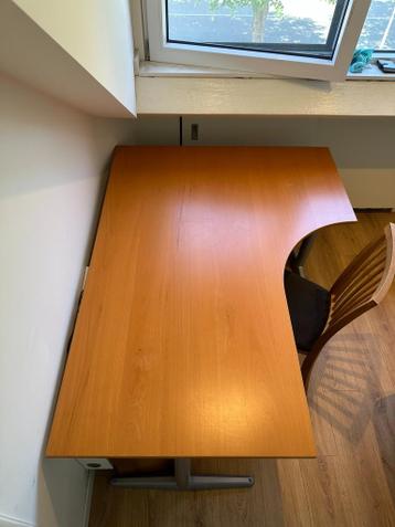 Ruim en stevig IKEA Galant hoekbureau, slechts €30! - afbeelding 1 Ruim en stevig IKEA Galant hoekbureau, slechts €30! - afbeelding 1