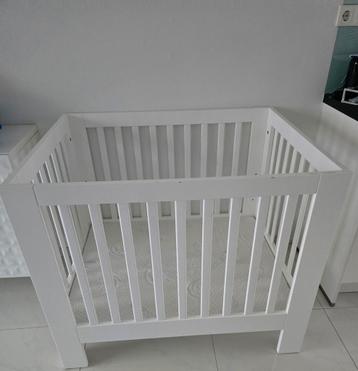 Gratis Baby Box hoogglans wit incl matras
