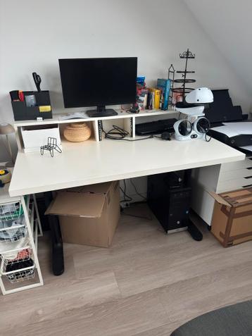 Stevig bureau 140x80 - afbeelding 1 Stevig bureau 140x80 - afbeelding 1