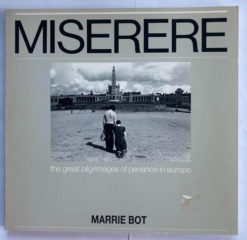 Fotoboek - Miserere - Marrie Bot, Boeken, Kunst en Cultuur | Fotografie en Design, Zo goed als nieuw, Fotografie algemeen, Verzenden
