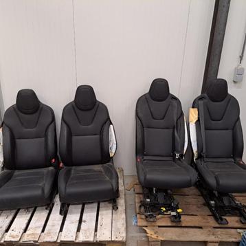 4 Tesla model X stoelen voor bijvoorbeeld Mancave