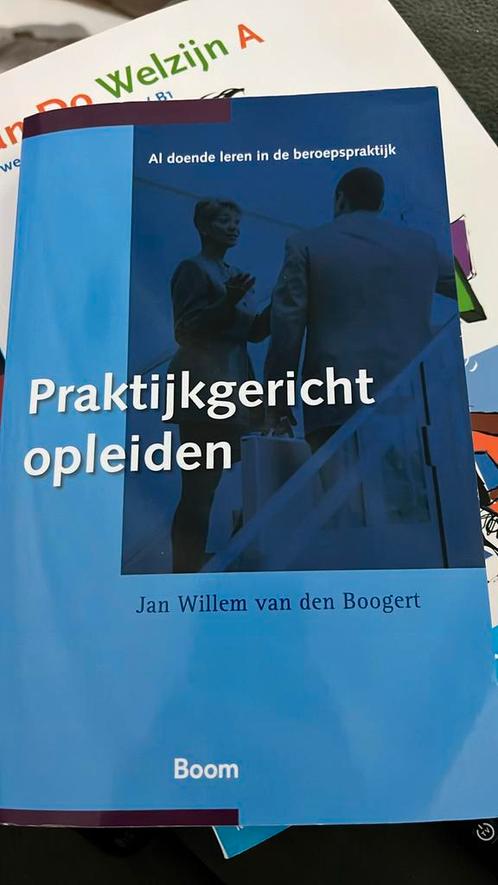 J.W. van den Boogert - Praktijkgericht opleiden, Boeken, Wetenschap, Zo goed als nieuw, Ophalen of Verzenden