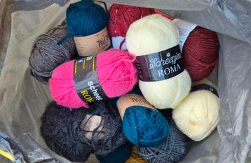 Gratis grote hoeveelheid bollen wol en katoen