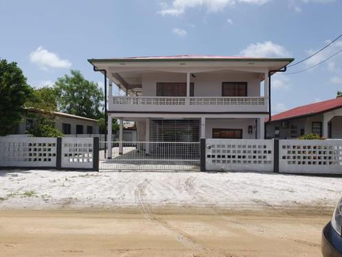 Vakantiehuis Te huur in Suriname Paramaribo, Benies-park, Vakantie, Vakantiehuizen | Overige landen, Landhuis of Villa, Stad, 4 of meer slaapkamers