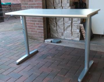 Ikea galant bureau in hoogte verstelbaar - afbeelding 1 Ikea galant bureau in hoogte verstelbaar - afbeelding 1