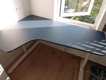 Ikea Bekant hoekbureau, links, 160cm x 110cm - afbeelding 2 Ikea Bekant hoekbureau, links, 160cm x 110cm - afbeelding 2