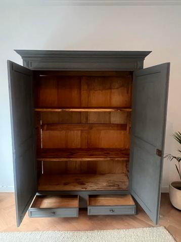 Prachtige klassieke kast in groen/grijs - afbeelding 6 Prachtige klassieke kast in groen/grijs - afbeelding 6