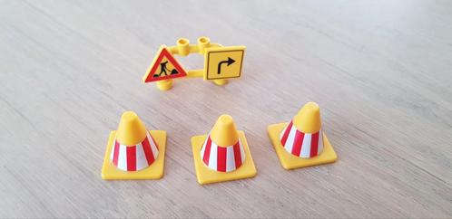 Lego Duplo Playmobil straat pilonnen hekwerk verkeersbord., Kinderen en Baby's, Speelgoed | Playmobil, Gebruikt, Los playmobil