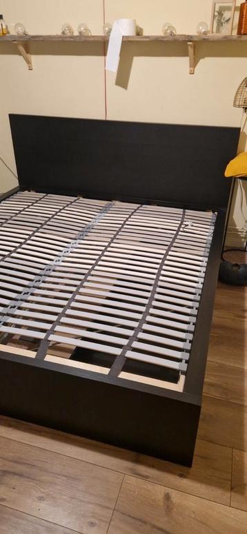 Bedframe ikea malm 180x200 zwart met lattenbodems - afbeelding 1 Bedframe ikea malm 180x200 zwart met lattenbodems - afbeelding 1