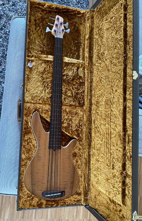 Rob Allen MB 2 5 snarige fretless bass 35 inch mensuur, Muziek en Instrumenten, Snaarinstrumenten | Gitaren | Bas, Zo goed als nieuw